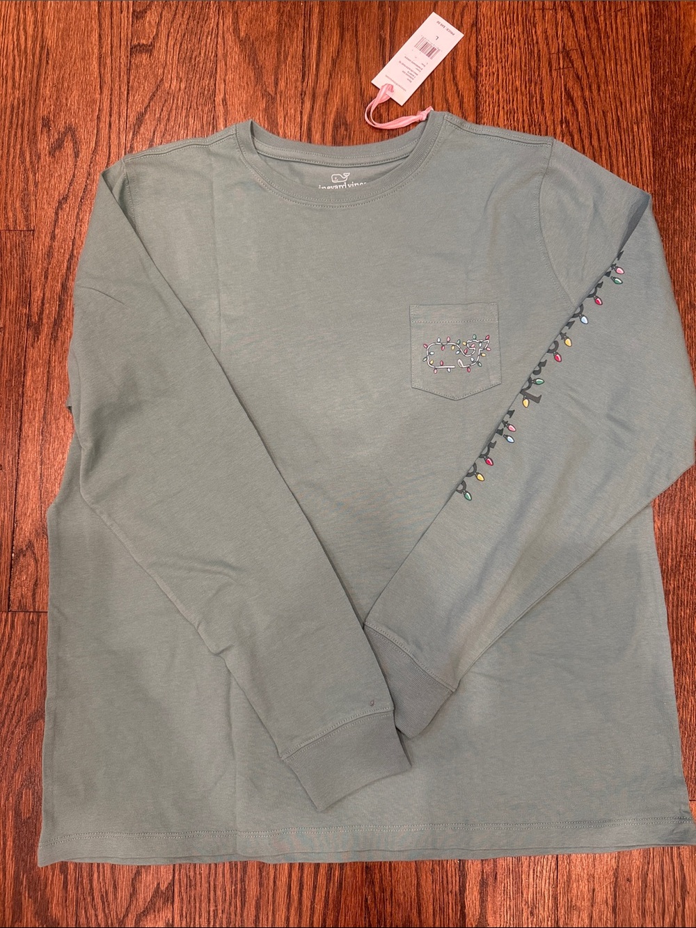 Vineyard Vines Starboard Green Pocket Tee with Holiday Light Golf Club Whale